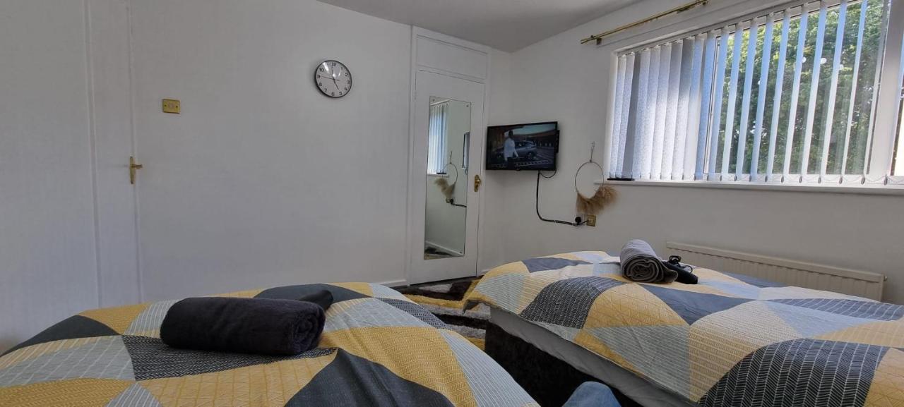 Centrally Located W/ Free Parking & Smart Tv Leeds  Exterior photo