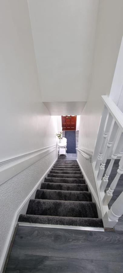 Centrally Located W/ Free Parking & Smart Tv Leeds  Exterior photo