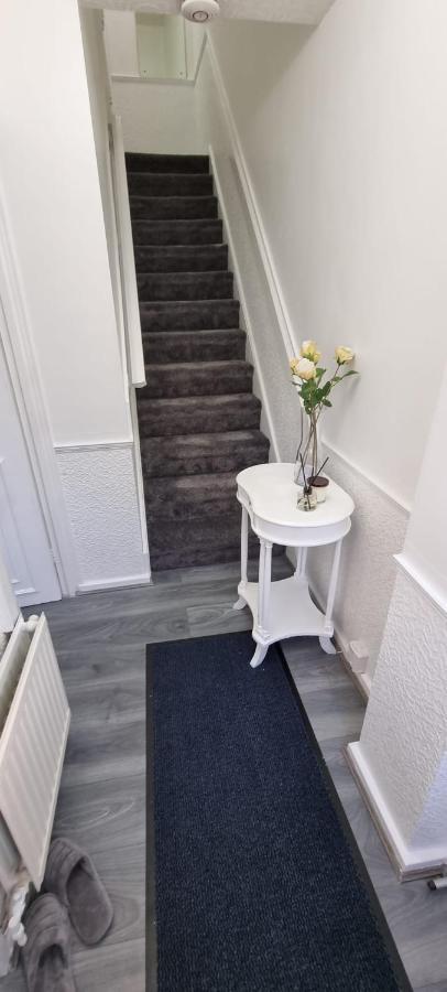 Centrally Located W/ Free Parking & Smart Tv Leeds  Exterior photo